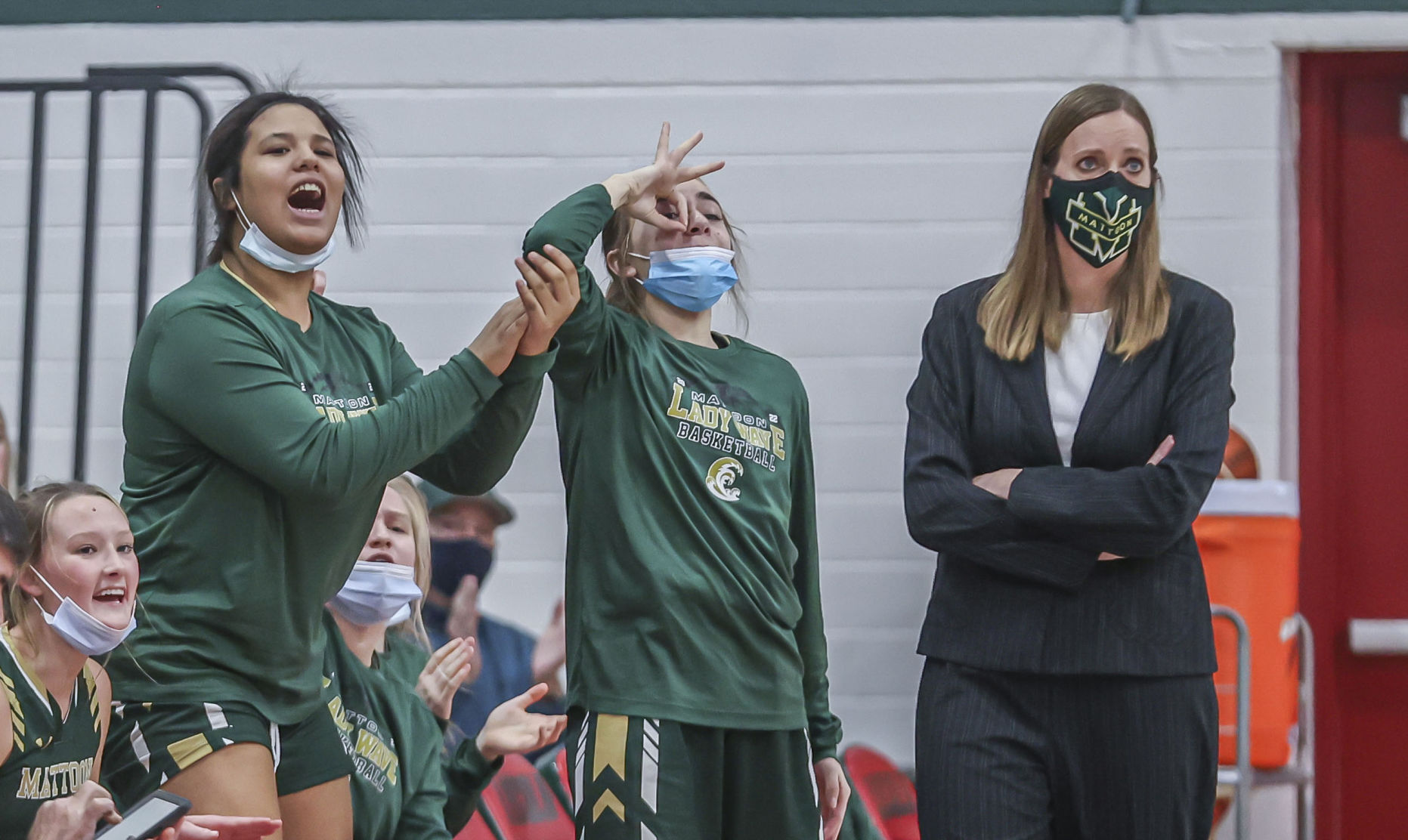 Mattoon girls at Lincoln 11 011422.JPG